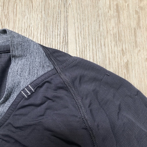 Lululemon Bolt Tech Short Sleev Tee in Dark Slate - Picture 10 of 11